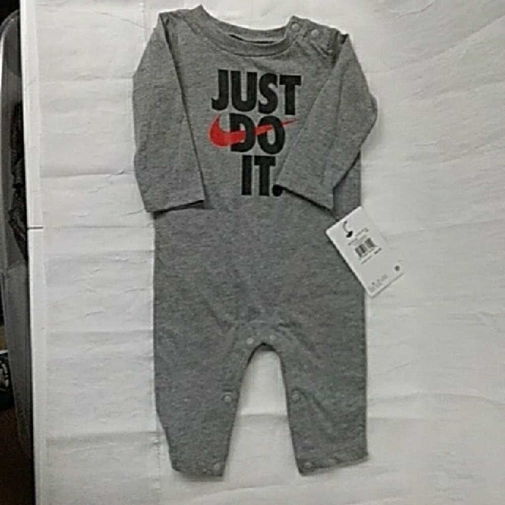 NWT Nike Baby Boy Long Sleeve Romper Coverall Gray Just Do It Size